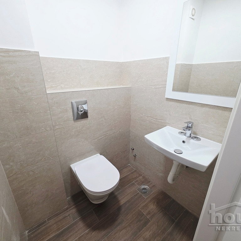 Trosoban stan na prodaju, Bulevar Patrijarha Pavla, Novi Sad, 65m², 165.000 €