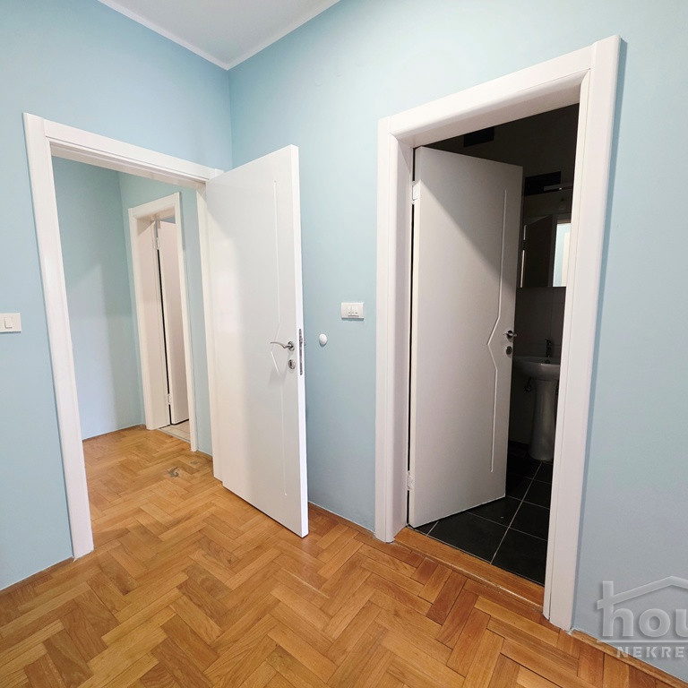 Trosoban stan na prodaju, Centar, Novi Sad, 78m², 3. sprat, 250.000 €