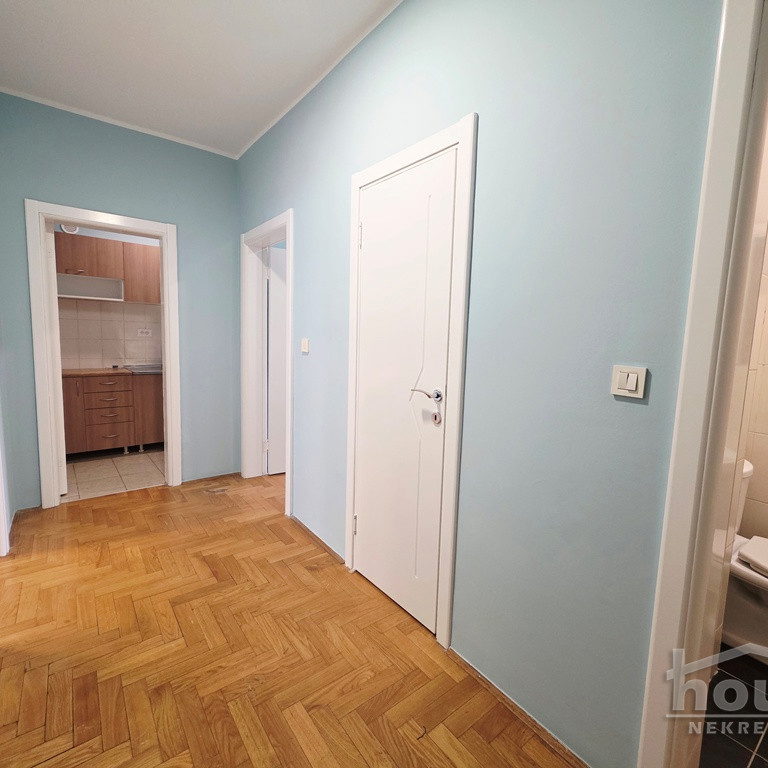 Trosoban stan na prodaju, Centar, Novi Sad, 78m², 3. sprat, 250.000 €