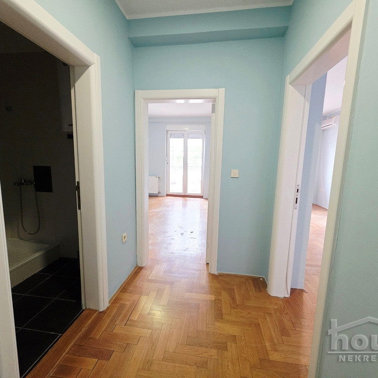 Trosoban stan na prodaju, Centar, Novi Sad, 78m², 3. sprat, 250.000 €