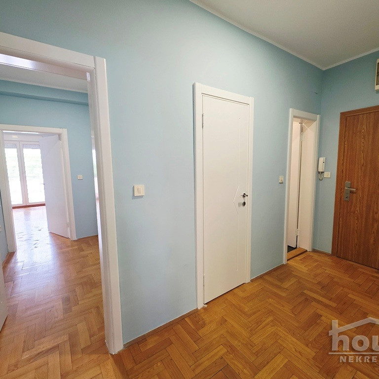Trosoban stan na prodaju, Centar, Novi Sad, 78m², 3. sprat, 250.000 €