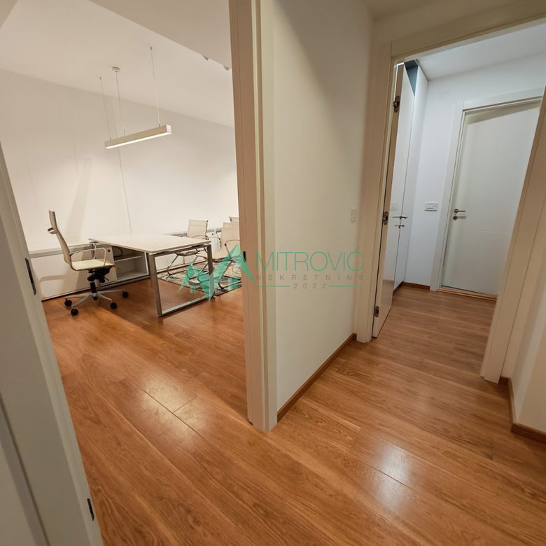 Trosoban stan na prodaju, Centar, Novi Sad, 101m², 395.300 €