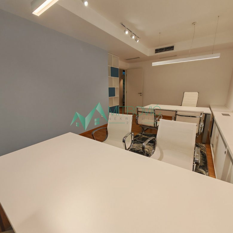 Trosoban stan na prodaju, Centar, Novi Sad, 101m², 395.300 €