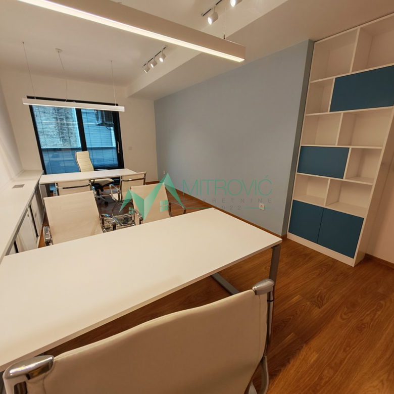 Trosoban stan na prodaju, Centar, Novi Sad, 101m², 395.300 €