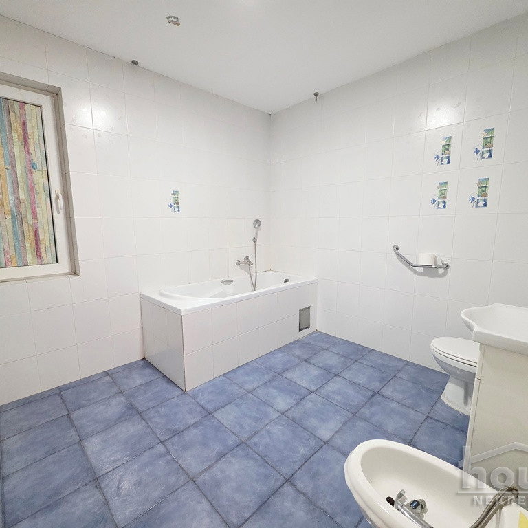 Trosoban stan na prodaju, Grbavica, Novi Sad, 70m², 3. sprat, 175.000 €