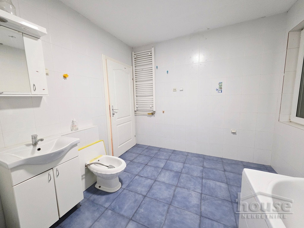 Trosoban stan na prodaju, Grbavica, Novi Sad, 70m², 3. sprat, 175.000 €
