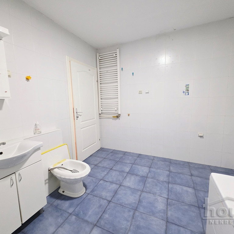 Trosoban stan na prodaju, Grbavica, Novi Sad, 70m², 3. sprat, 175.000 €