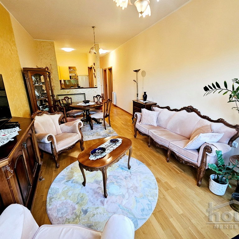 Stan Prodaja Novi Sad  90 m2
