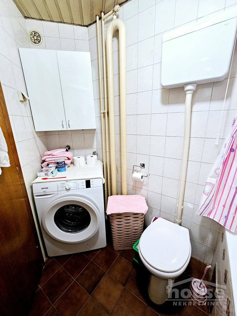 Trosoban stan na prodaju, Savina, Novi Sad, 73m², 3. sprat, 185.000 €