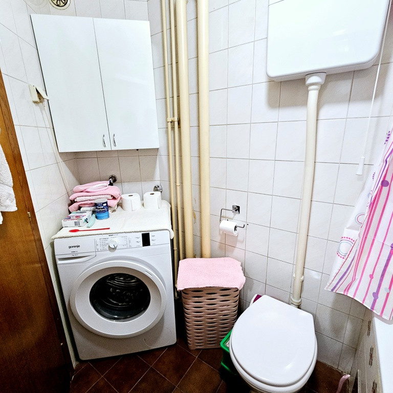 Trosoban stan na prodaju, Savina, Novi Sad, 73m², 3. sprat, 185.000 €