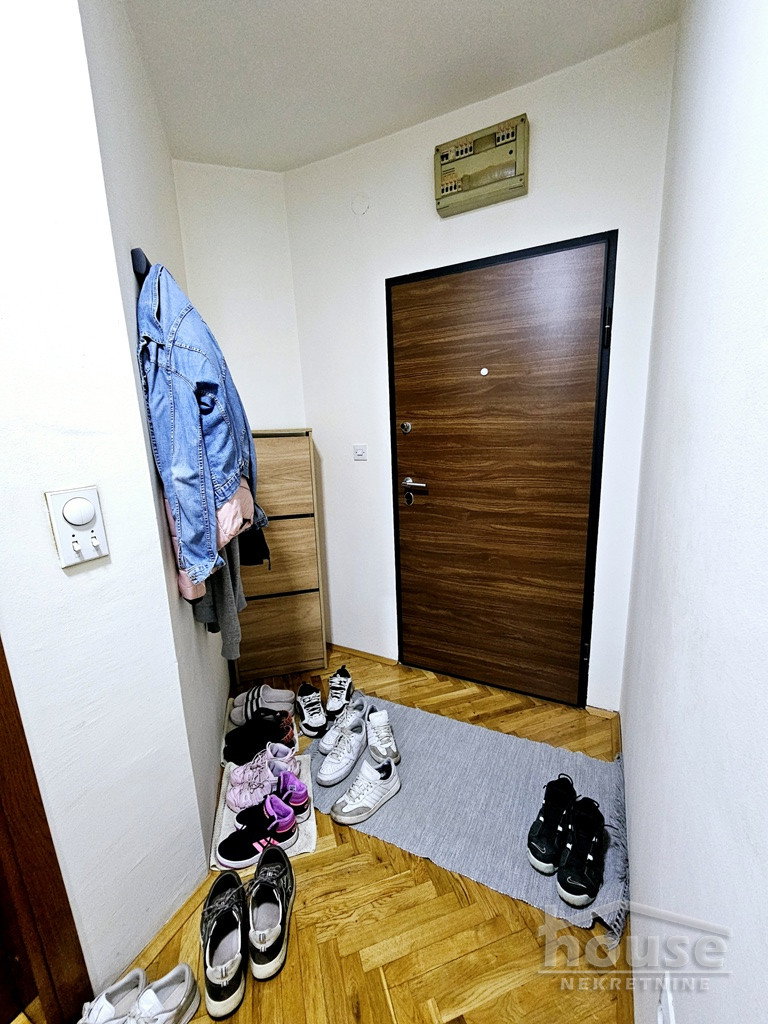 Trosoban stan na prodaju, Savina, Novi Sad, 73m², 3. sprat, 185.000 €