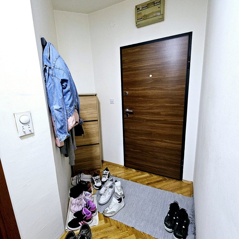 Trosoban stan na prodaju, Savina, Novi Sad, 73m², 3. sprat, 185.000 €