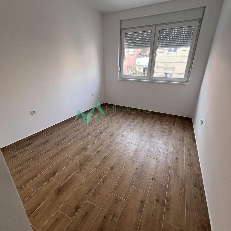 Trosoban stan na prodaju, Podbara, Novi Sad, 65m², 187.460 €