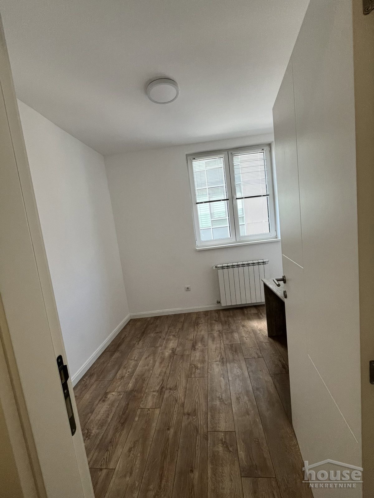 stanovi-3-re-sajam-1100899-jyycb Trosoban stan na prodaju, Sajmište, Novi Sad, 57m², 2. sprat, 188.100 €