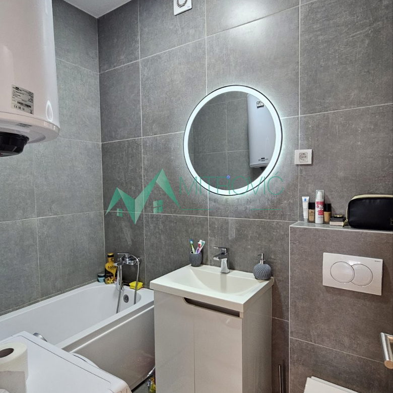 Trosoban stan na prodaju, Salajka, Novi Sad, 81m², 262.650 €