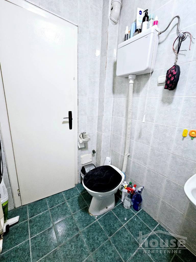 Trosoban stan na prodaju, Železnička Stanica, Novi Sad, 69m², 5. sprat, 160.000 €