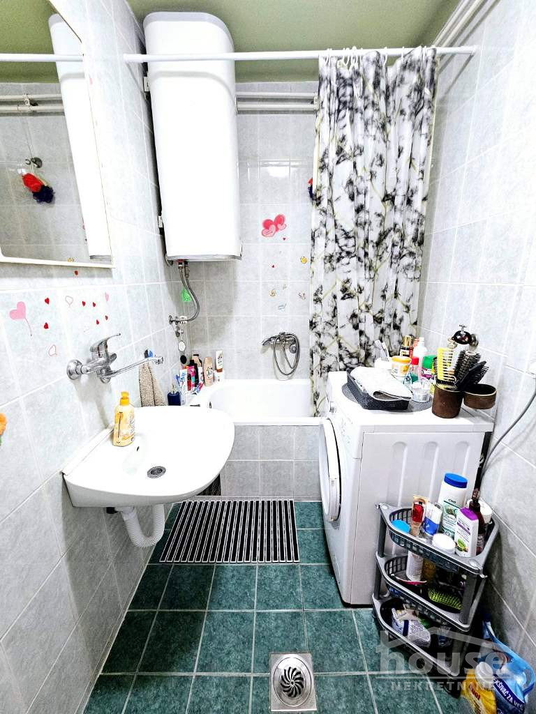 Trosoban stan na prodaju, Železnička Stanica, Novi Sad, 69m², 5. sprat, 160.000 €