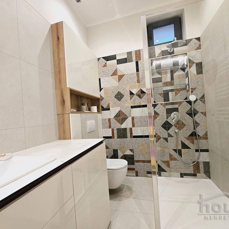Trosoban stan na prodaju, Centar, Novi Sad, 100m², 1. sprat, 340.000 €