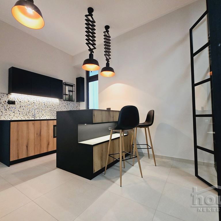 Trosoban stan na prodaju, Centar, Novi Sad, 100m², 1. sprat, 340.000 €