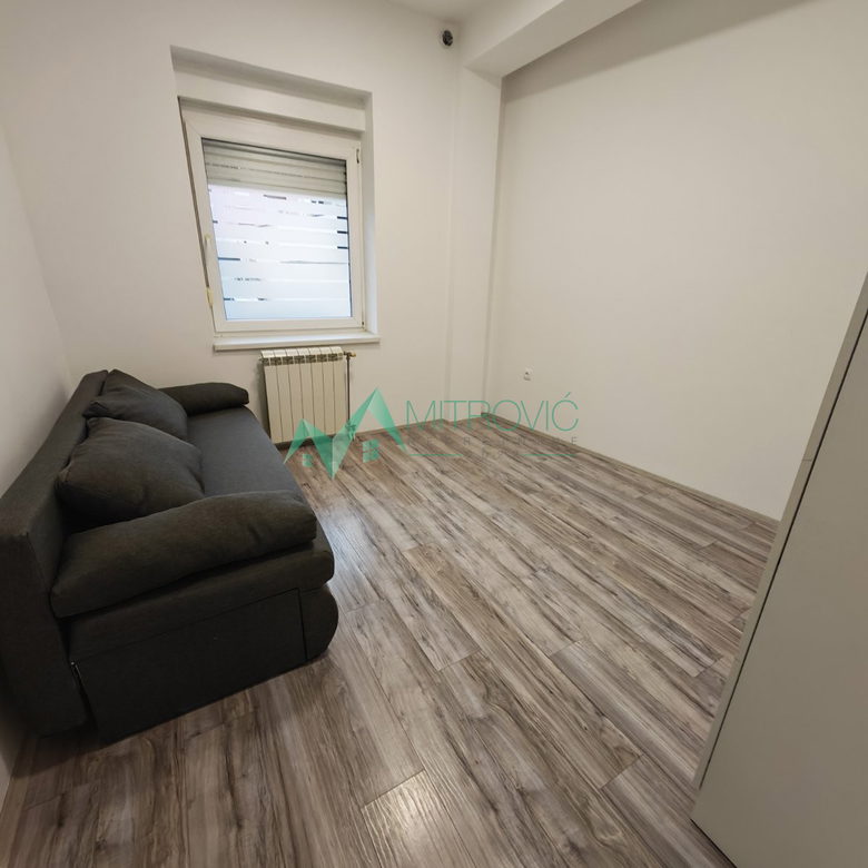 Trosoban stan na prodaju, Bulevar Oslobođenja, Novi Sad, 71m², 193.800 €