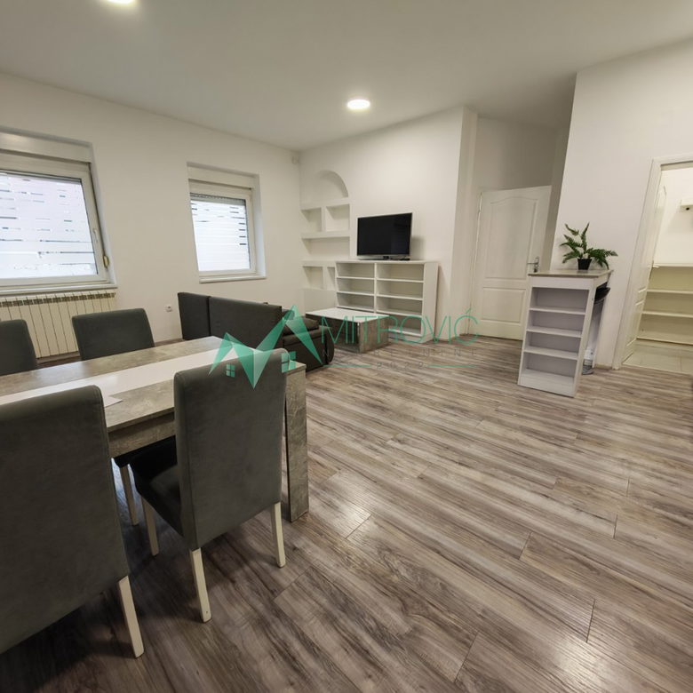 Trosoban stan na prodaju, Bulevar Oslobođenja, Novi Sad, 71m², 193.800 €