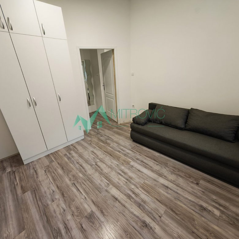 Trosoban stan na prodaju, Bulevar Oslobođenja, Novi Sad, 71m², 193.800 €