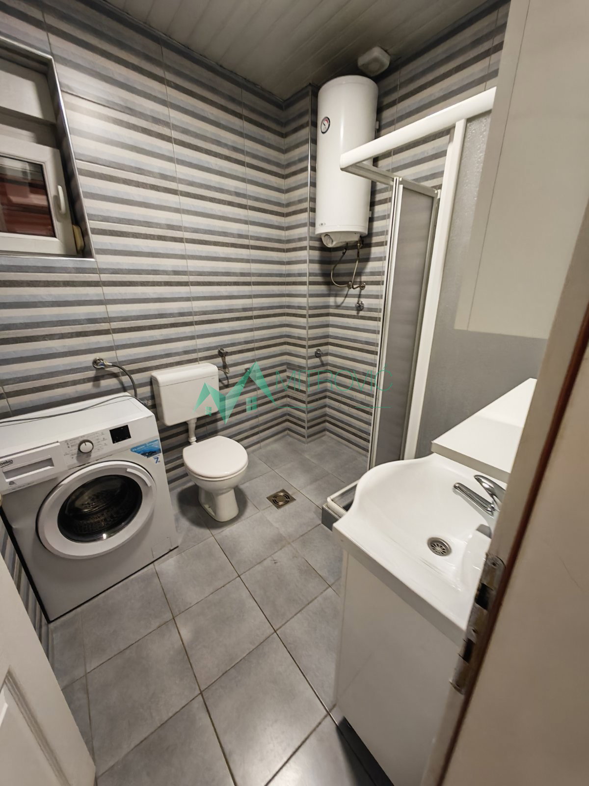 Trosoban stan na prodaju, Bulevar Oslobođenja, Novi Sad, 71m², 193.800 €