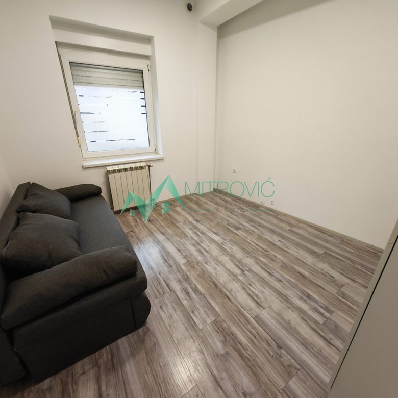 Trosoban stan na prodaju, Bulevar Oslobođenja, Novi Sad, 71m², 193.800 €