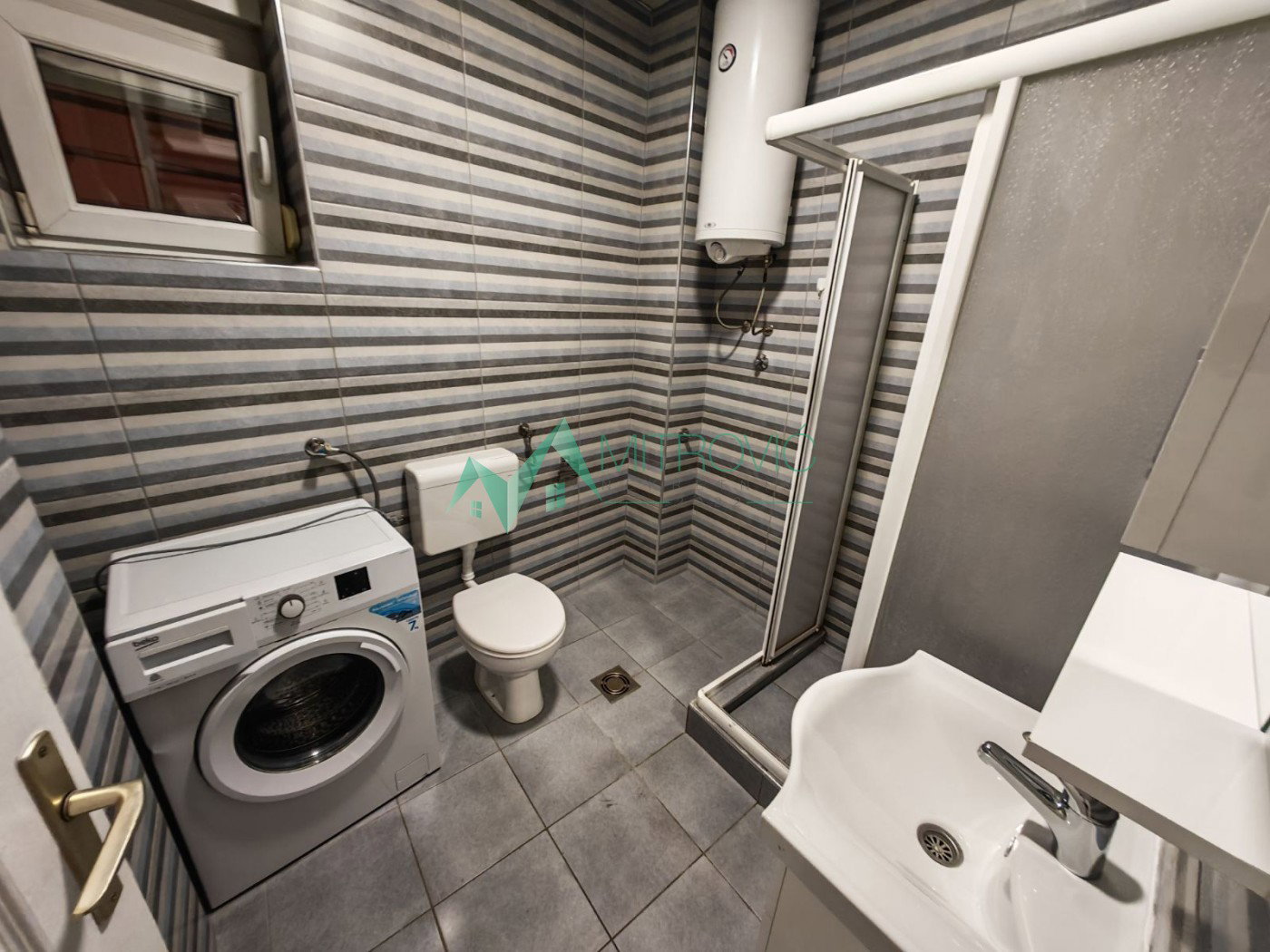 Trosoban stan na prodaju, Bulevar Oslobođenja, Novi Sad, 71m², 193.800 €