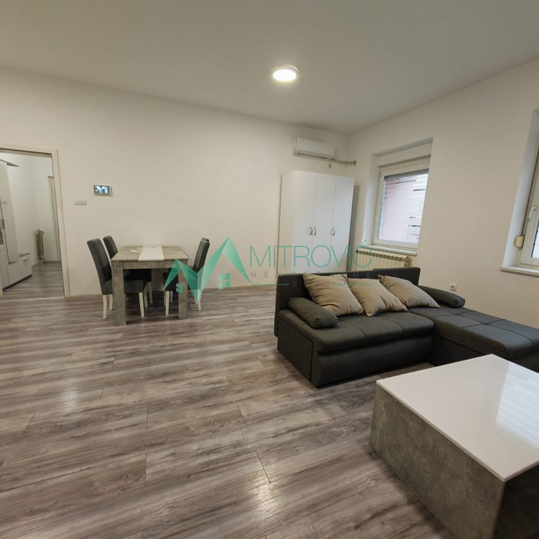 Trosoban stan na prodaju, Bulevar Oslobođenja, Novi Sad, 71m², 193.800 €