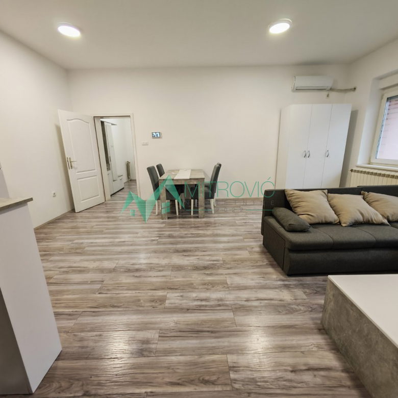Trosoban stan na prodaju, Bulevar Oslobođenja, Novi Sad, 71m², 193.800 €