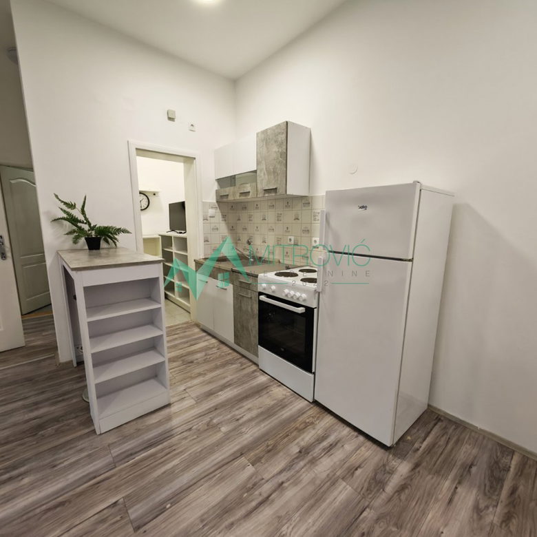 Trosoban stan na prodaju, Bulevar Oslobođenja, Novi Sad, 71m², 193.800 €
