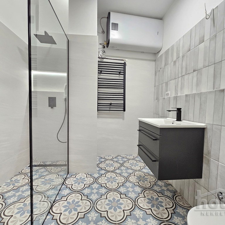 Trosoban stan na prodaju, Centar, Novi Sad, 75m², Prizemlje, 258.750 €