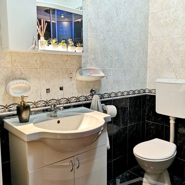 Četvoroiposoban stan na prodaju, Bulevar Evrope, Novi Sad, 90m², 5. sprat, 185.000 €