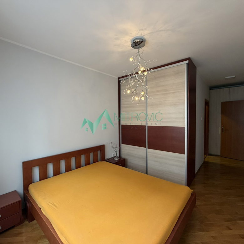 Četvoroiposoban stan na prodaju, Grbavica, Novi Sad, 161m², 464.500 €