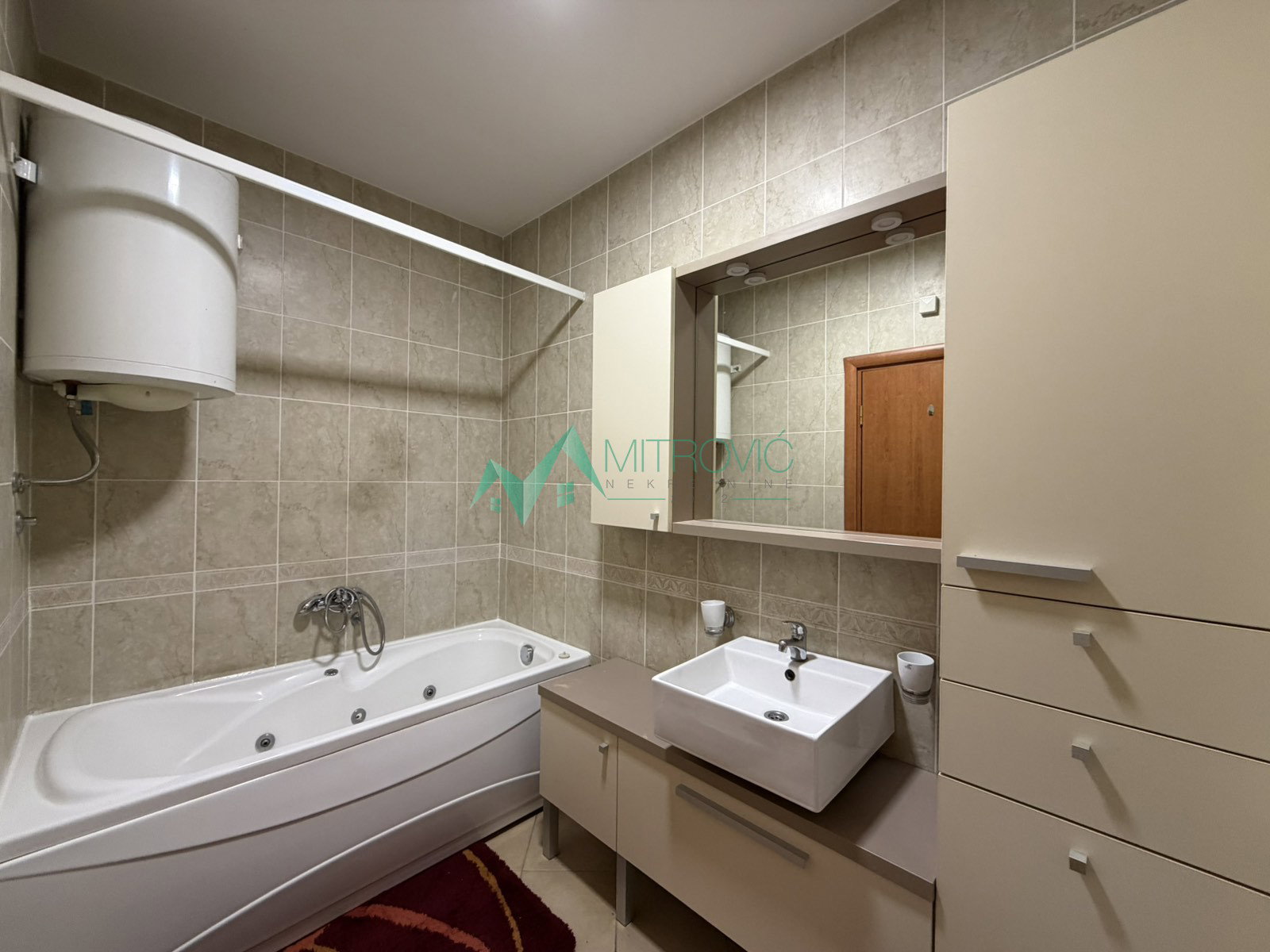 Četvoroiposoban stan na prodaju, Grbavica, Novi Sad, 161m², 464.500 €