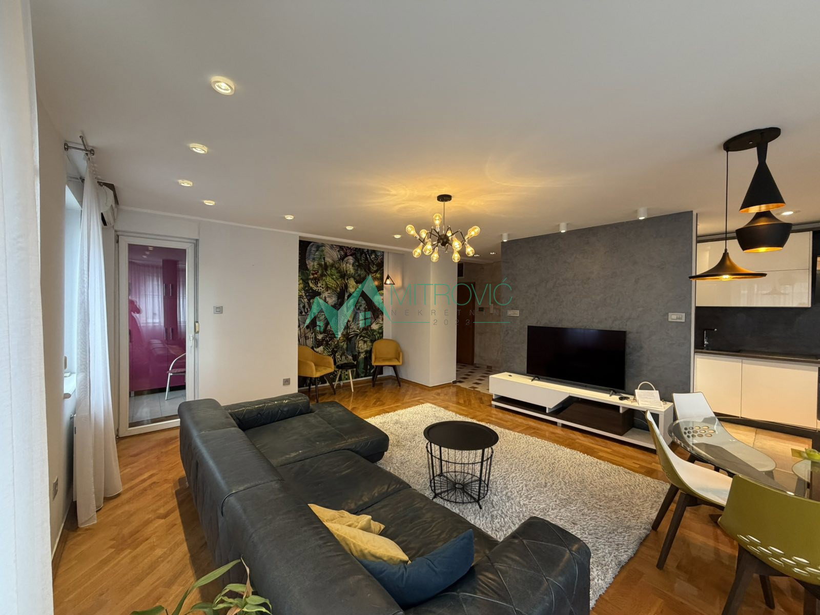 Četvoroiposoban stan na prodaju, Grbavica, Novi Sad, 161m², 464.500 €