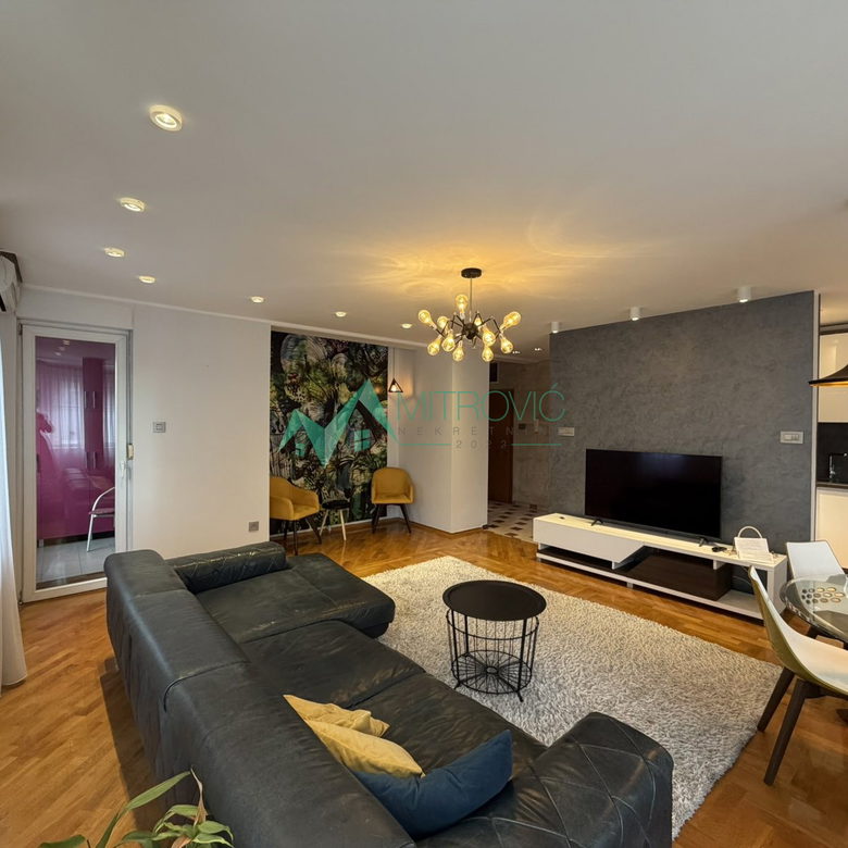 Četvoroiposoban stan na prodaju, Grbavica, Novi Sad, 161m², 464.500 €