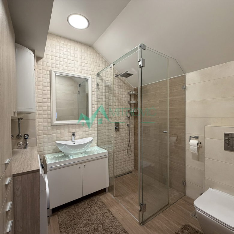 Četvoroiposoban stan na prodaju, Grbavica, Novi Sad, 161m², 464.500 €