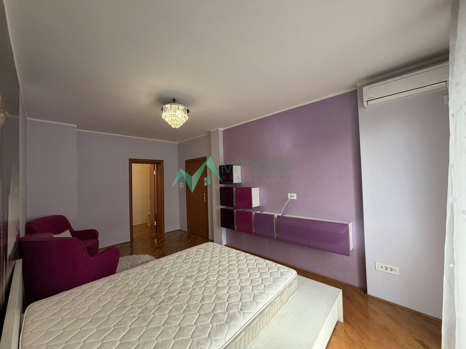 Četvoroiposoban stan na prodaju, Grbavica, Novi Sad, 161m², 464.500 €