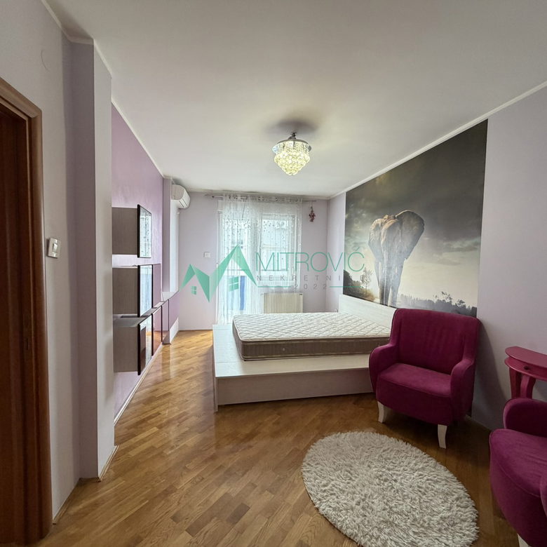 Četvoroiposoban stan na prodaju, Grbavica, Novi Sad, 161m², 464.500 €