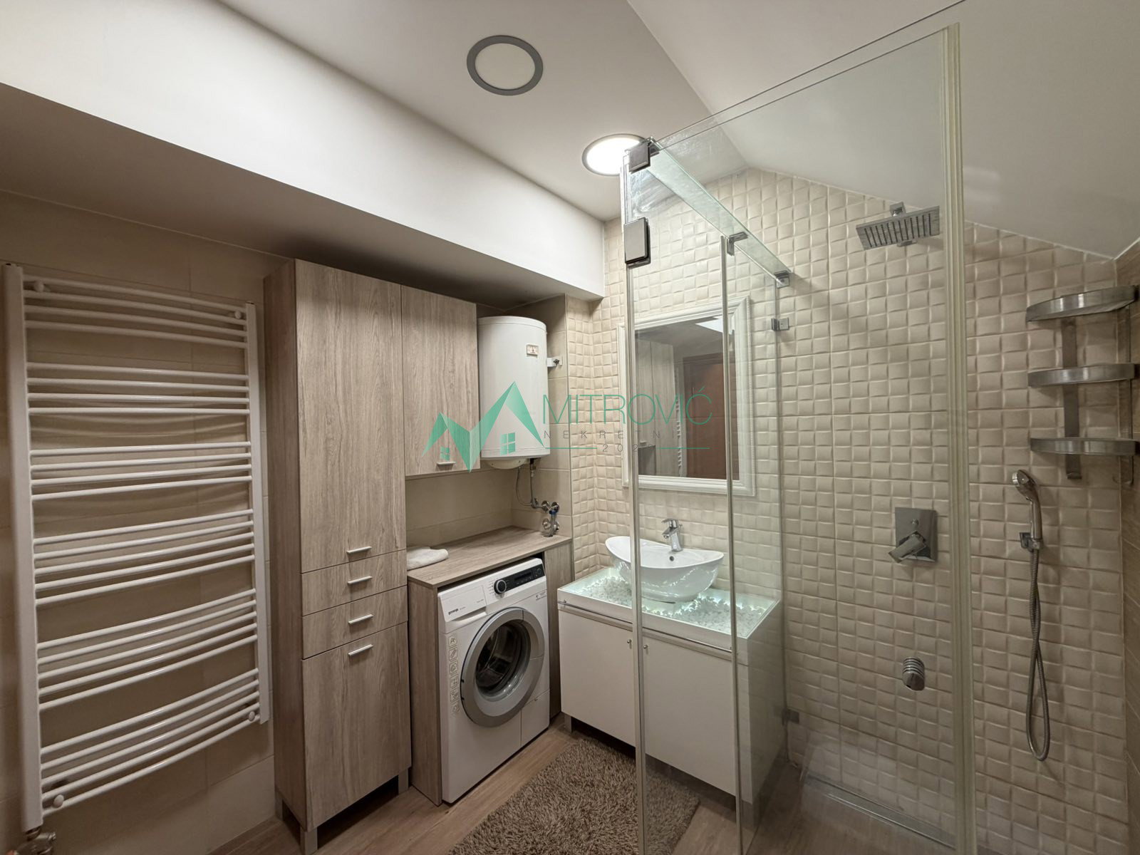 Četvoroiposoban stan na prodaju, Grbavica, Novi Sad, 161m², 464.500 €