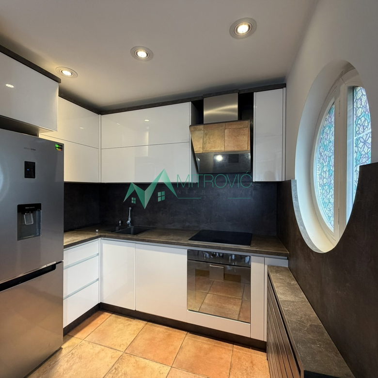 Četvoroiposoban stan na prodaju, Grbavica, Novi Sad, 161m², 464.500 €