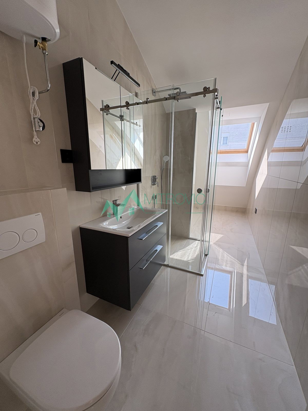 Četvoroiposoban stan na prodaju, Grbavica, Novi Sad, 137m², 418.000 €