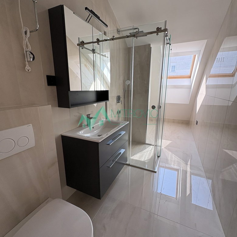 Četvoroiposoban stan na prodaju, Grbavica, Novi Sad, 137m², 418.000 €