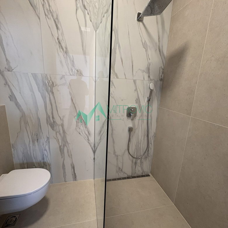 Četvoroiposoban stan na prodaju, Grbavica, Novi Sad, 137m², 418.000 €