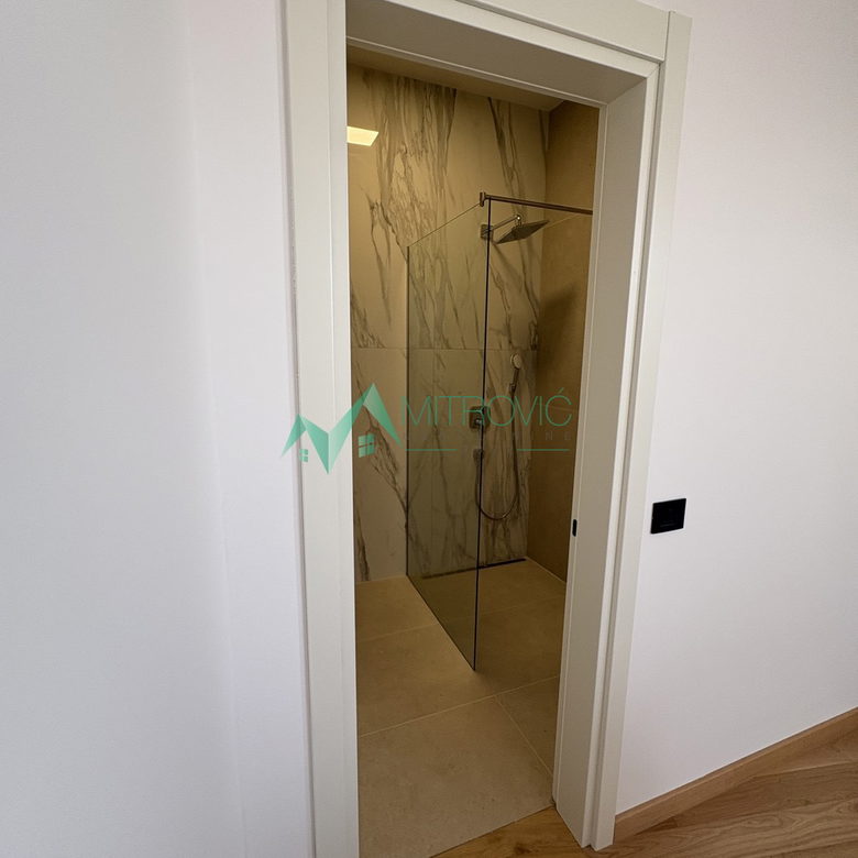 Četvoroiposoban stan na prodaju, Grbavica, Novi Sad, 137m², 418.000 €