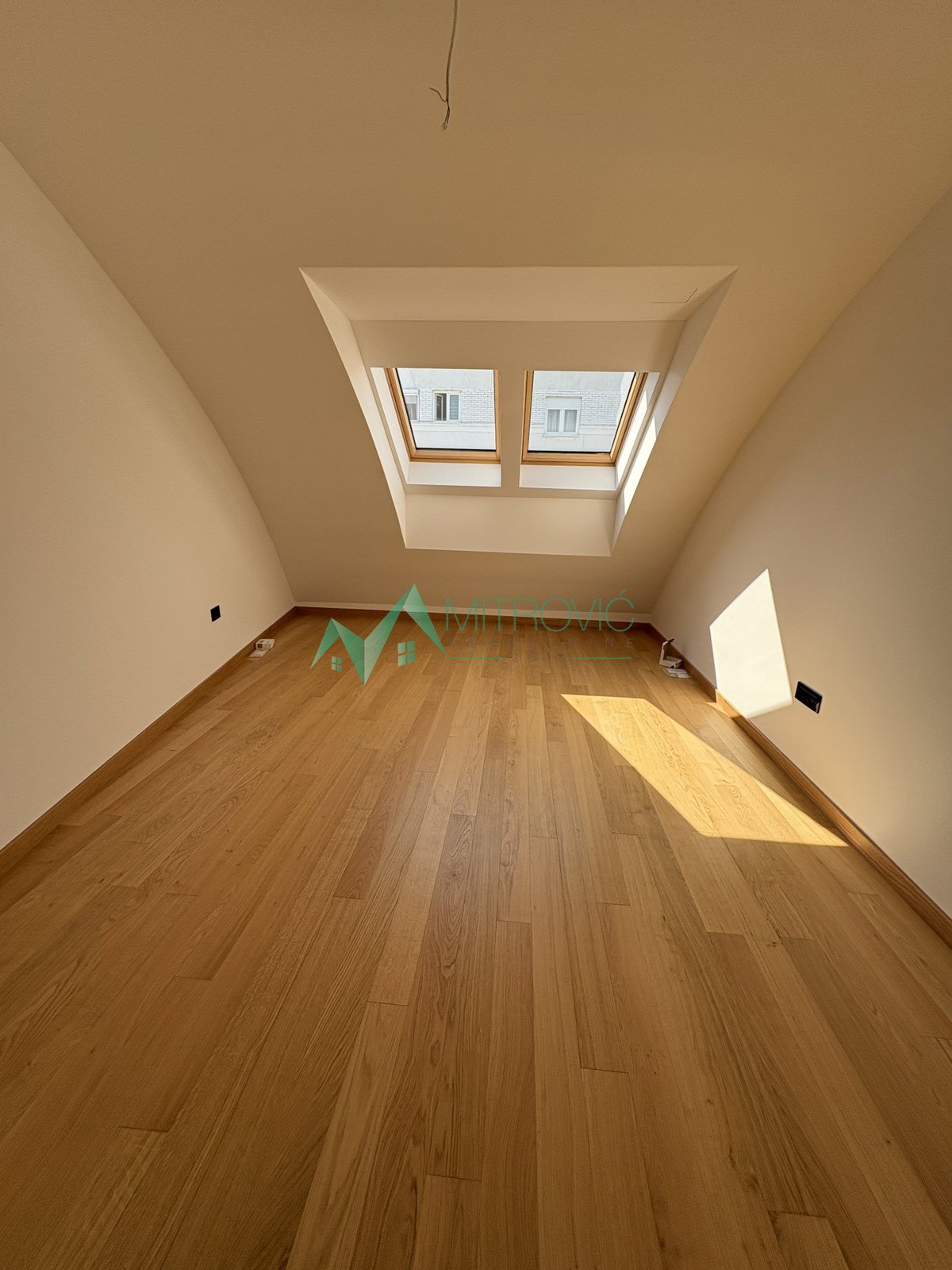 Četvoroiposoban stan na prodaju, Grbavica, Novi Sad, 137m², 418.000 €