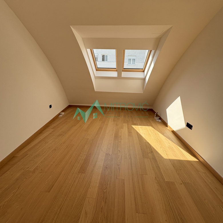 Četvoroiposoban stan na prodaju, Grbavica, Novi Sad, 137m², 418.000 €