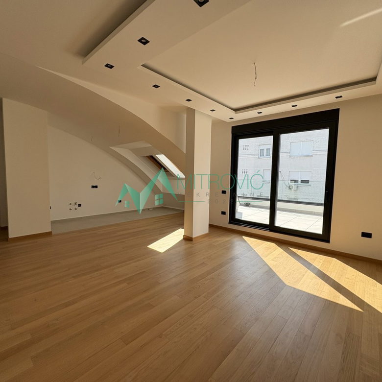 Četvoroiposoban stan na prodaju, Grbavica, Novi Sad, 137m², 418.000 €